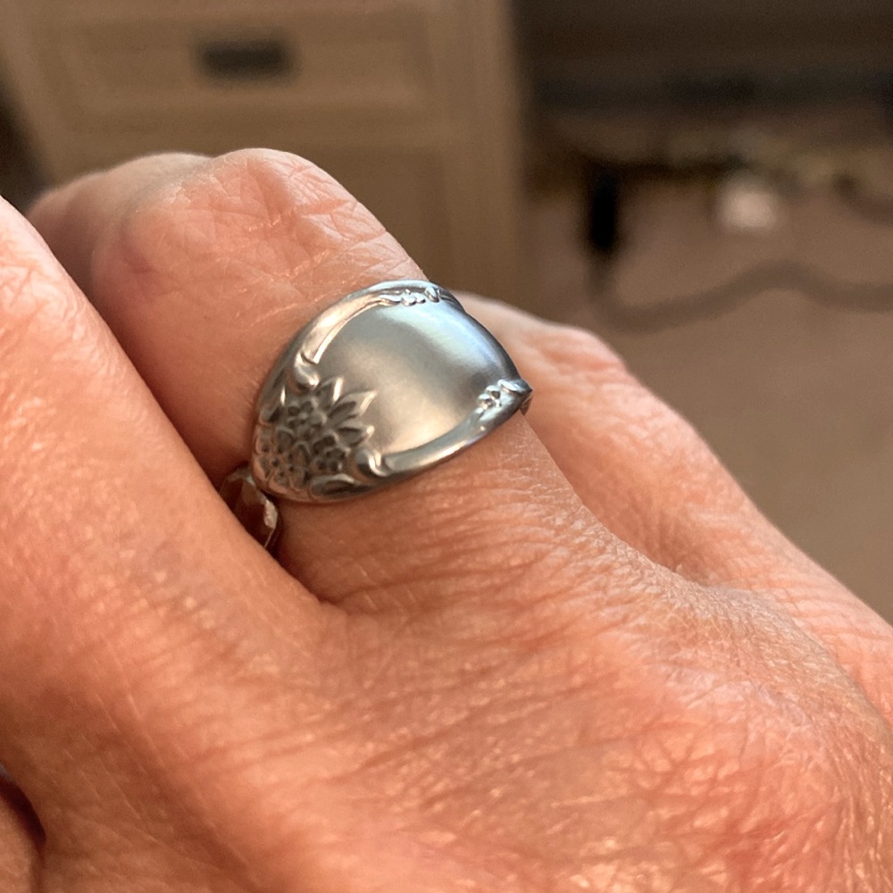 Handmade spoon ring - stainless steel - simplistic floral design